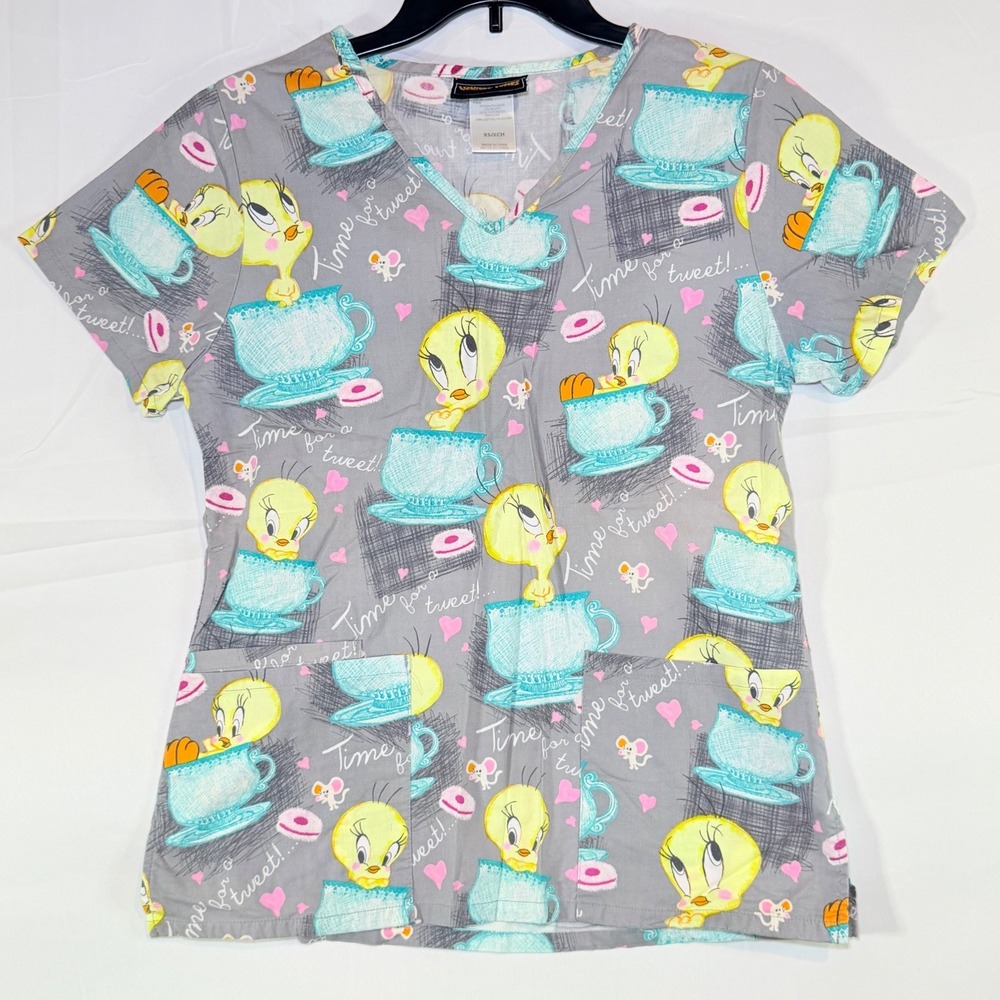 Looney Tunes Tweety Bird Cartoon Print Scrub Top Size XS V-Neck Pockets